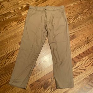 Men’s Lululemon khakis slant pocket 2 zip back pockets